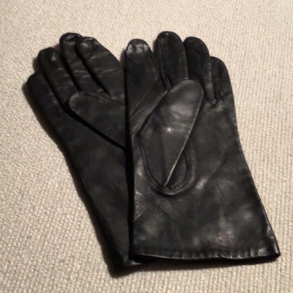 Leather Gloves - Picture 2 of 3